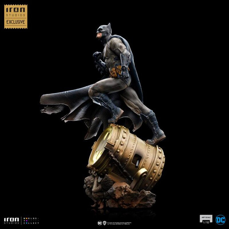 Iron Studios 2023 Event Exclusive (DC Comics Batman Deluxe Art Scale 1/10 Statue (Light Up Batsignal)