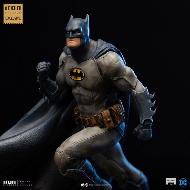 Iron Studios 2023 Event Exclusive (DC Comics Batman Deluxe Art Scale 1/10 Statue (Light Up Batsignal)