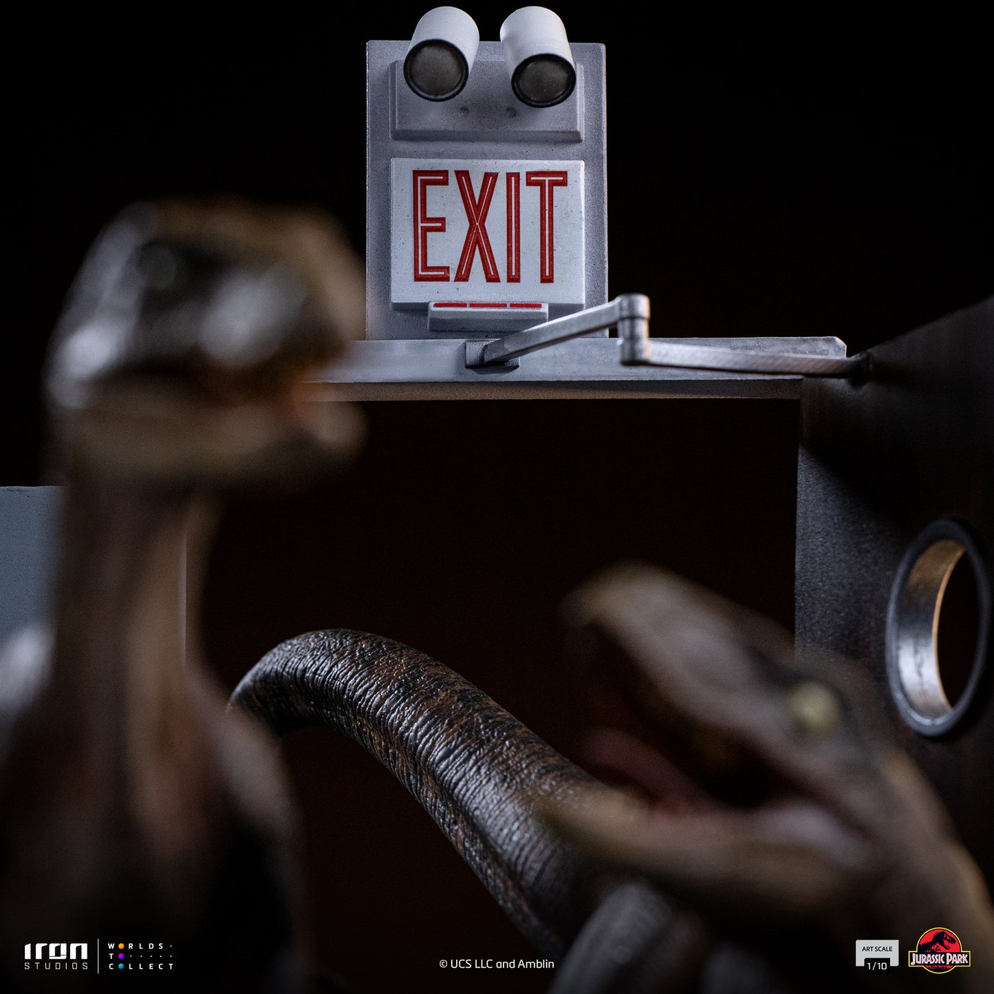 Iron Studio Raptors at the Kitchen's Door - Jurassic Park - Art Scale 1/10 Scale