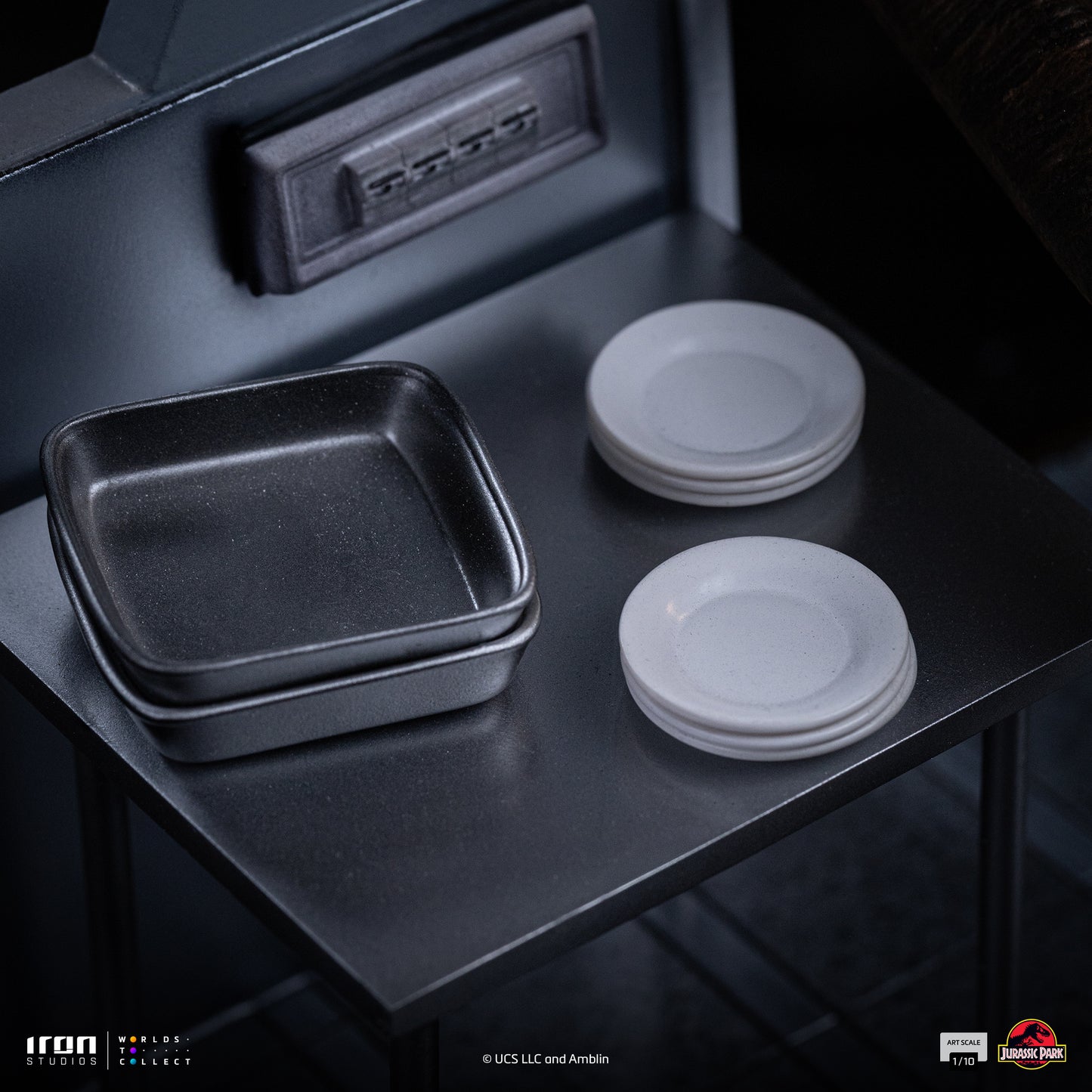 Iron Studio Raptors at the Kitchen's Door - Jurassic Park - Art Scale 1/10 Scale