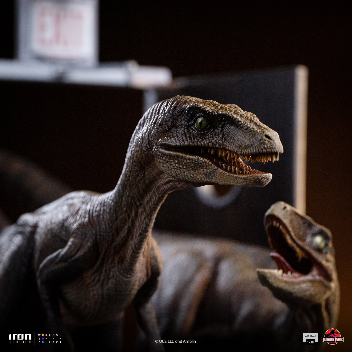Iron Studio Raptors at the Kitchen's Door - Jurassic Park - Art Scale 1/10 Scale
