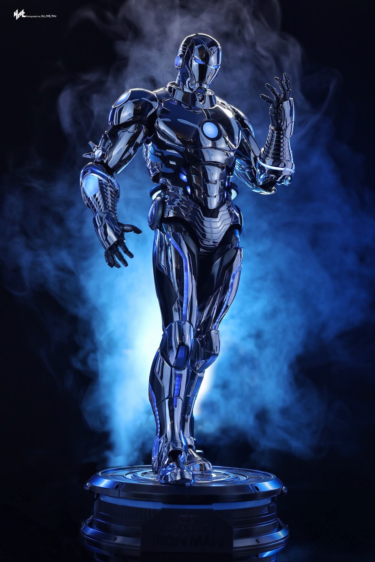 PRE ORDER - Hot Toys Superior Iron Man CMS026D73 -1/6 Scale Collectible Figure