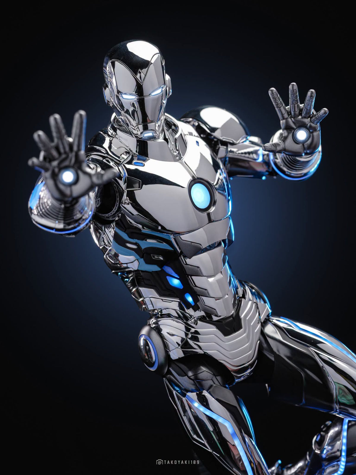 PRE ORDER - Hot Toys Superior Iron Man CMS026D73 -1/6 Scale Collectible Figure