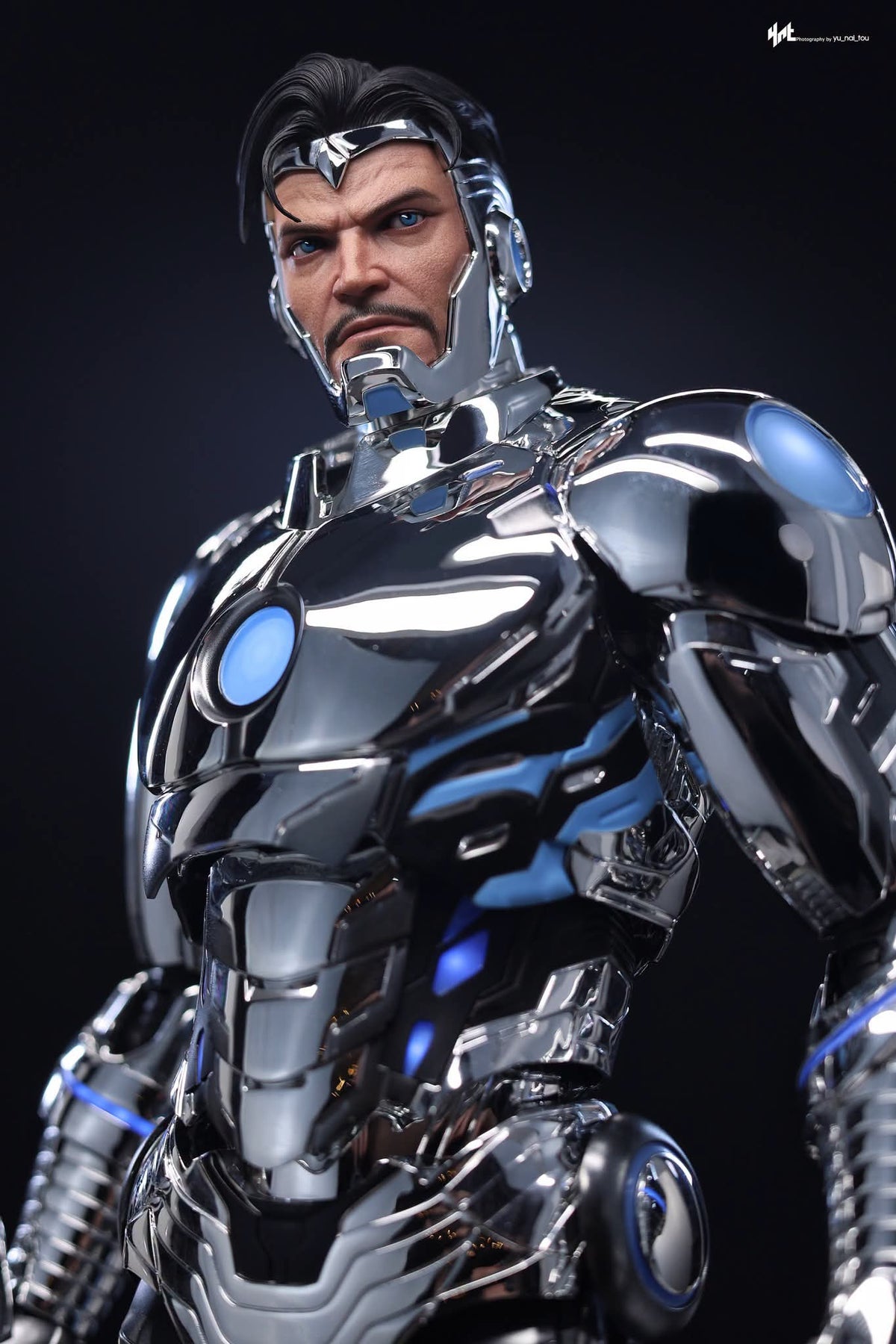PRE ORDER - Hot Toys Superior Iron Man CMS026D73 -1/6 Scale Collectible Figure