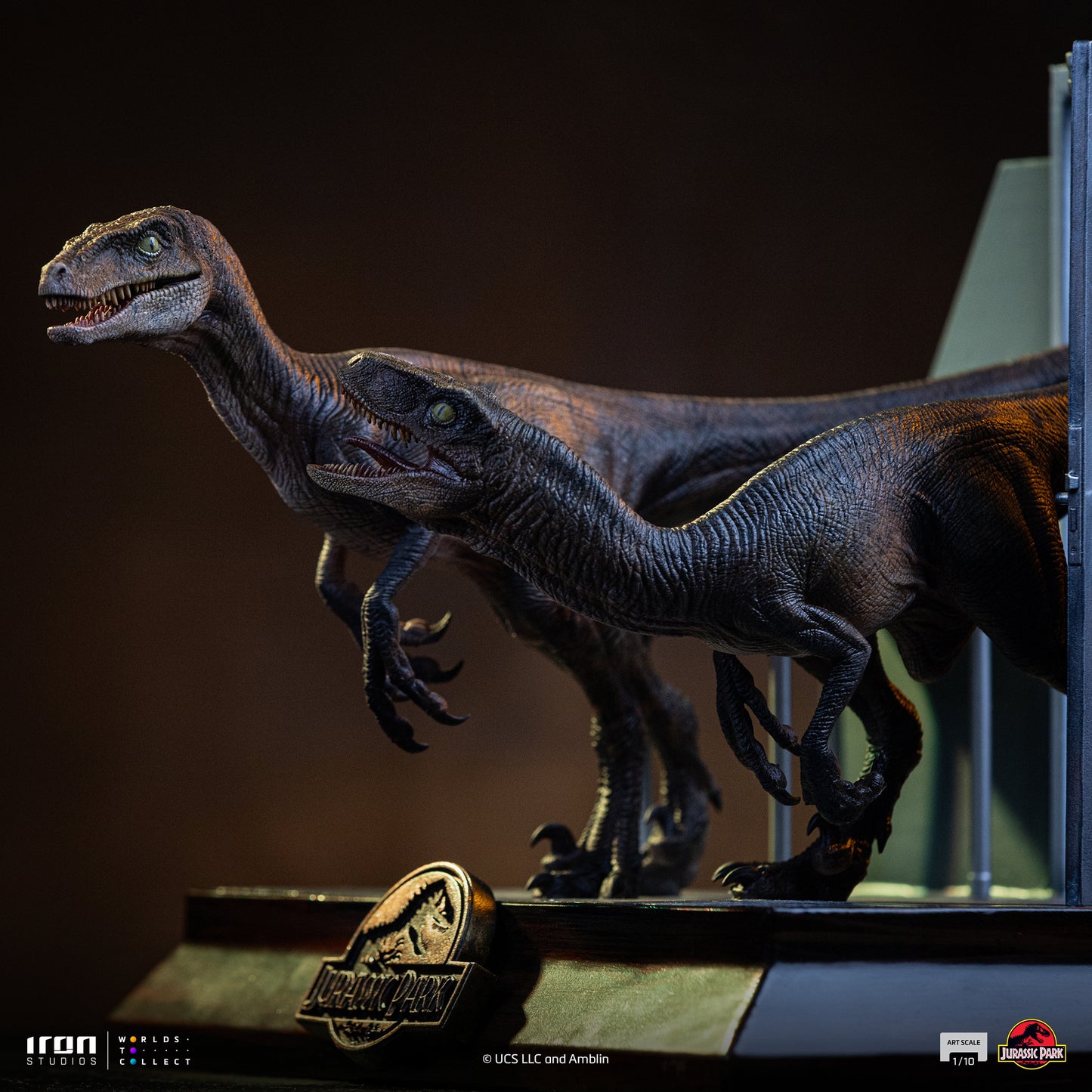 Iron Studio Raptors at the Kitchen's Door - Jurassic Park - Art Scale 1/10 Scale