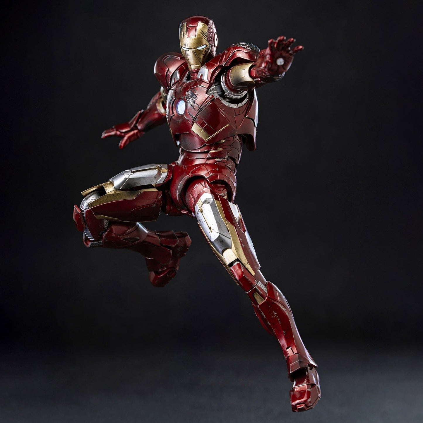 Threezero Dlx Iron Man Mark 7 Battle Damaged